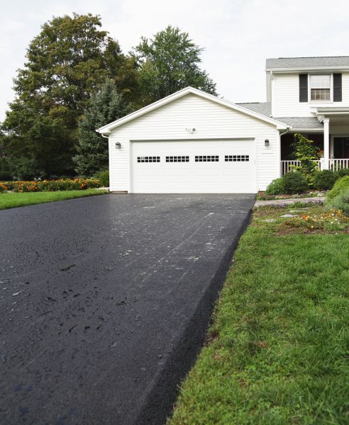 Cost of Blacktop Driveway Paving in Thousand Oaks